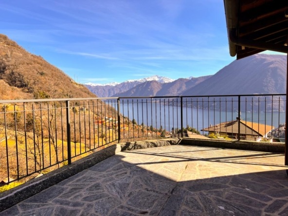 Villetta indipendente ad Argegno con vista lago e montagne