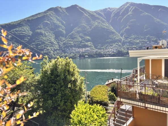 Appartamento a Laglio vista lago e balconi da ristrutturare