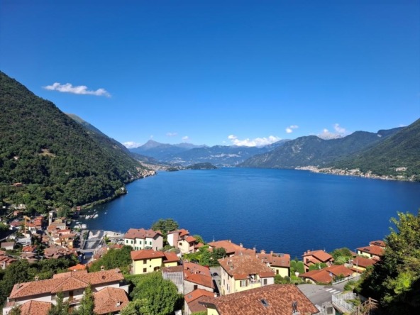 Comodo appartamento ad Argegno con posto auto e vista lago